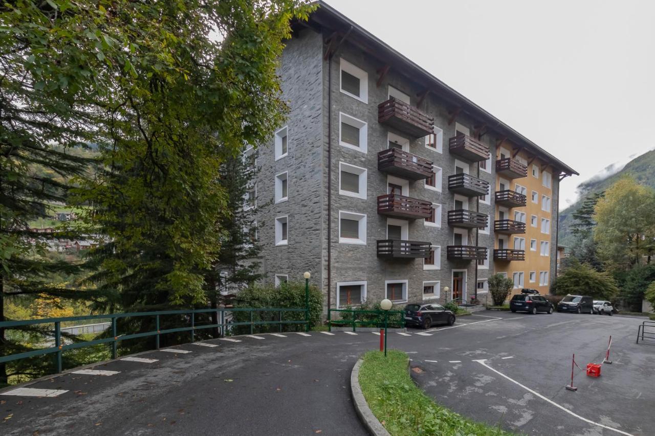Appartement Ihost Flat - Valmalenco Centro à Chiesa in Valmalenco Extérieur photo