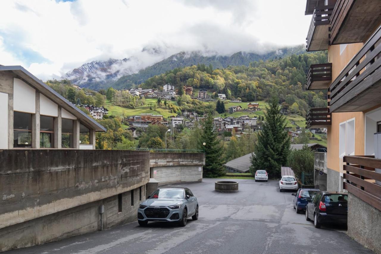 Appartement Ihost Flat - Valmalenco Centro à Chiesa in Valmalenco Extérieur photo